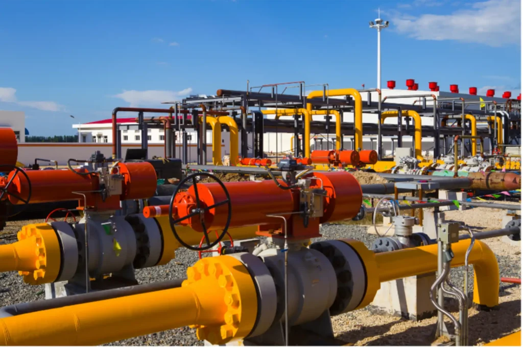 Servicio de Pintura Industrial para Interiores y Exteriores en Estructuras Metálicas Aplicación de pintura industrial anticorrosiva en tuberías y estructuras metálicas expuestas para proyectos de pintura para interiores y exteriores